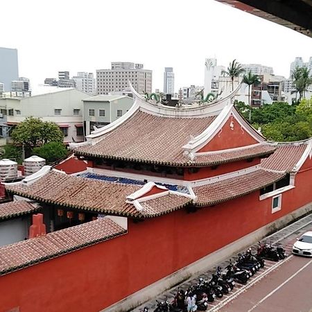 Temple Side Hostel Тайнань Экстерьер фото