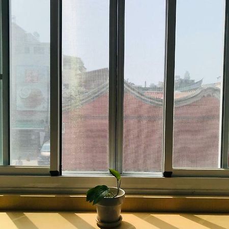 Temple Side Hostel Тайнань Экстерьер фото