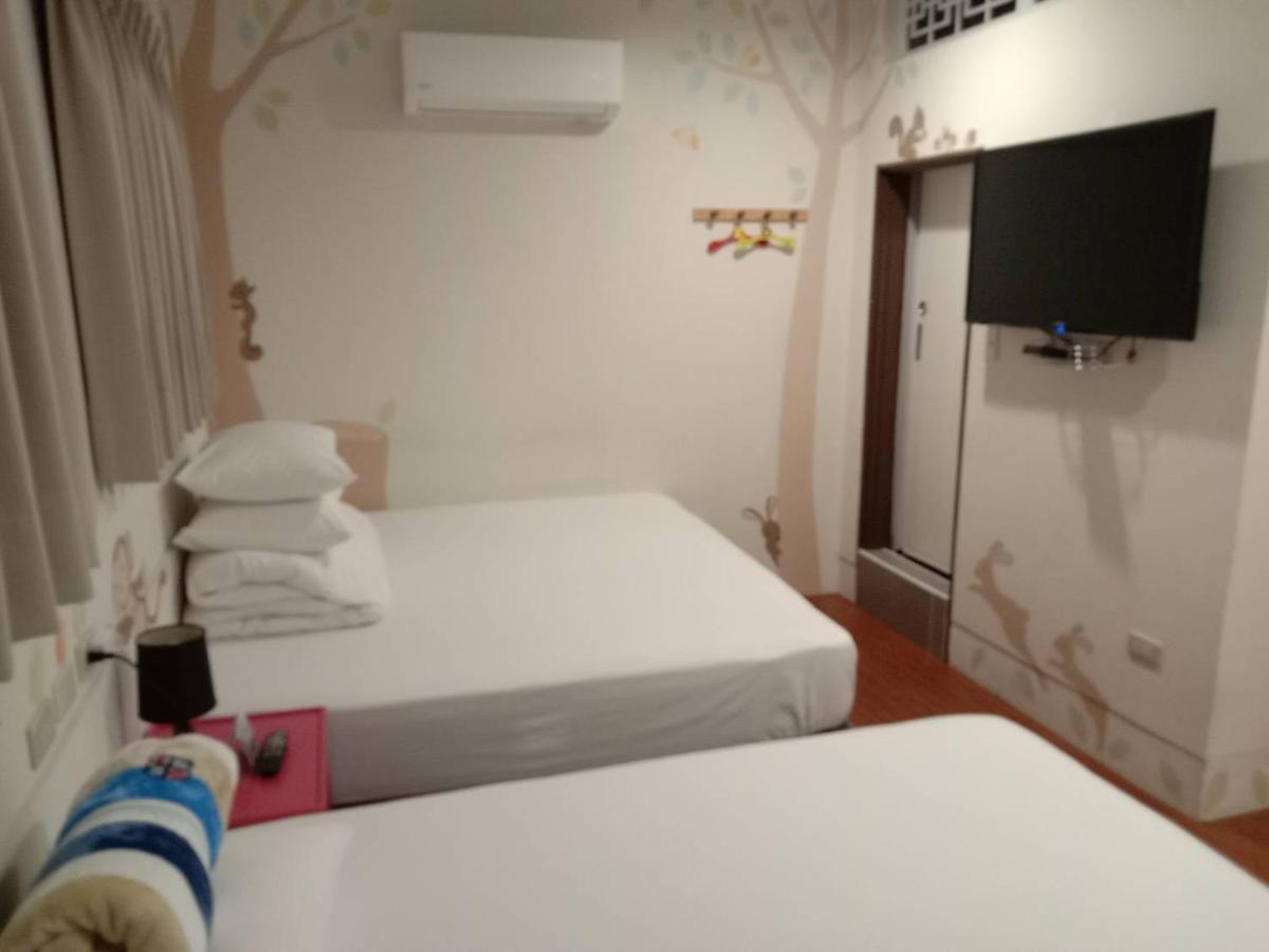 Temple Side Hostel Тайнань Экстерьер фото