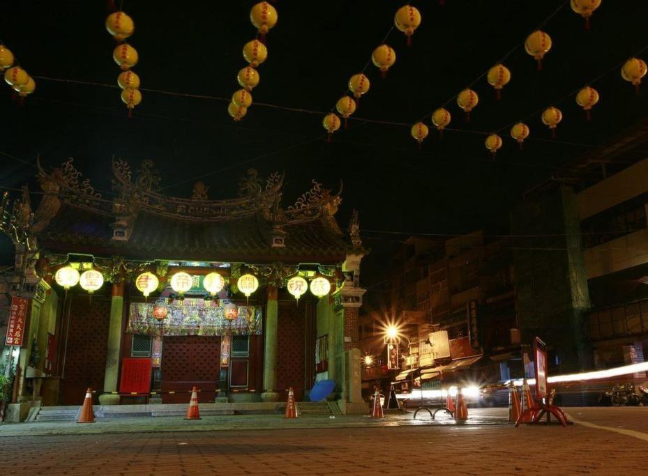 Temple Side Hostel Тайнань Экстерьер фото